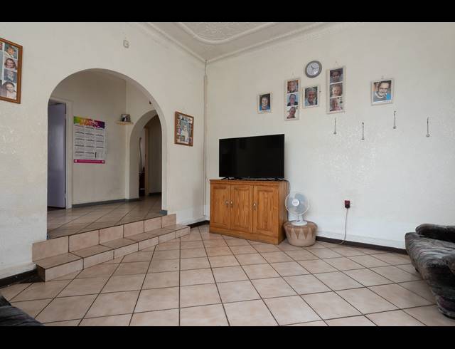3 BEDROOM FREEHOLD FOR SALE IN REGENTS PARK